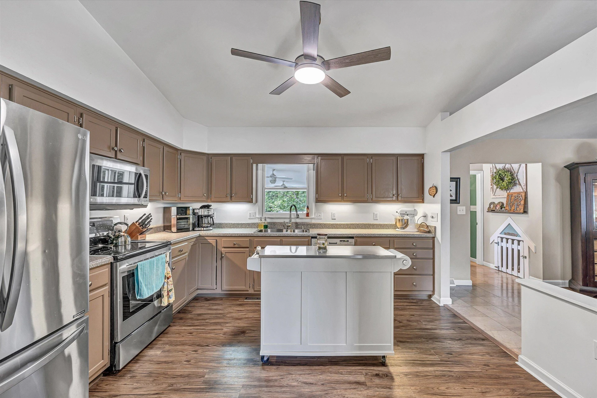 111 Barrington CT - Photo 10