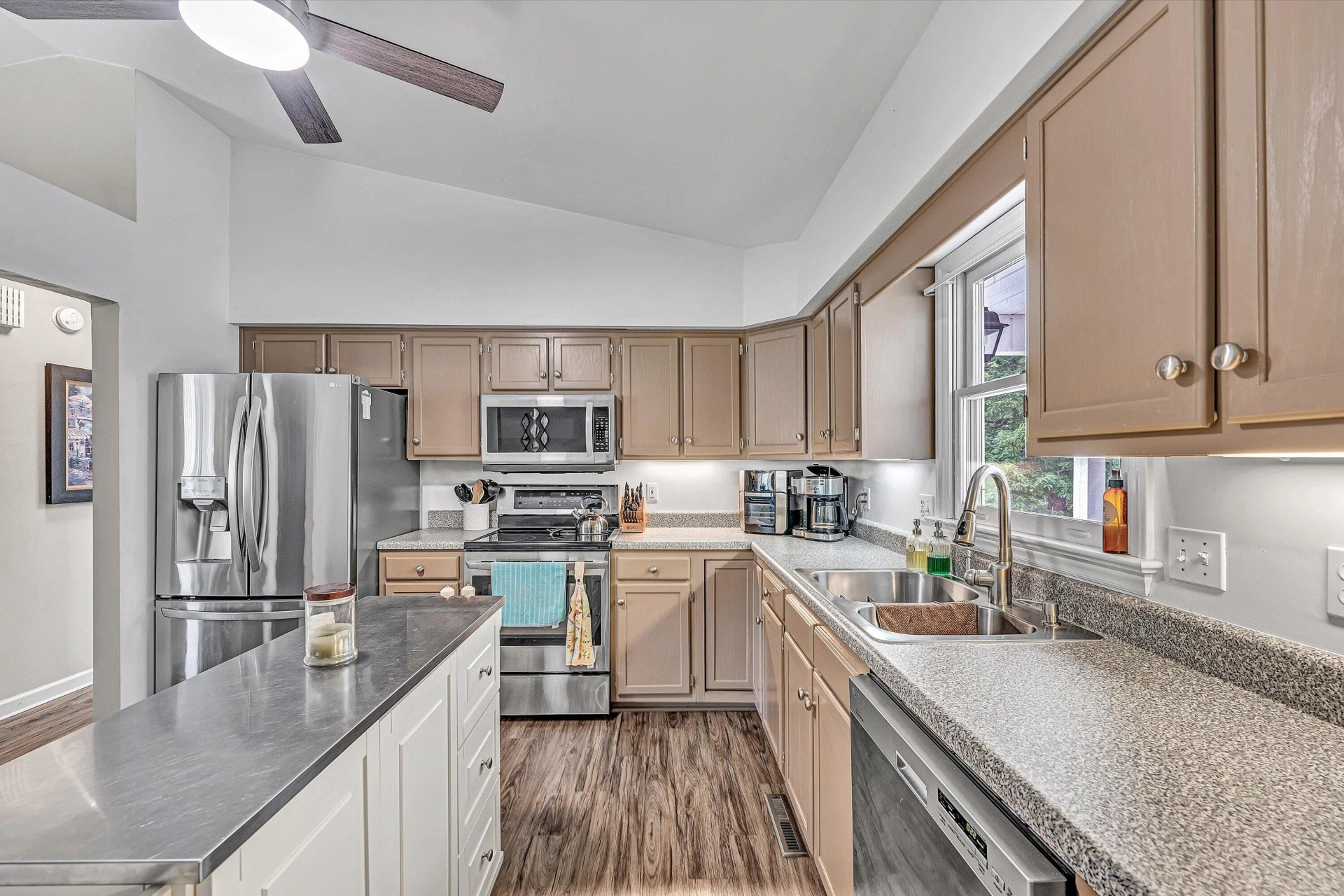 111 Barrington CT - Photo 11