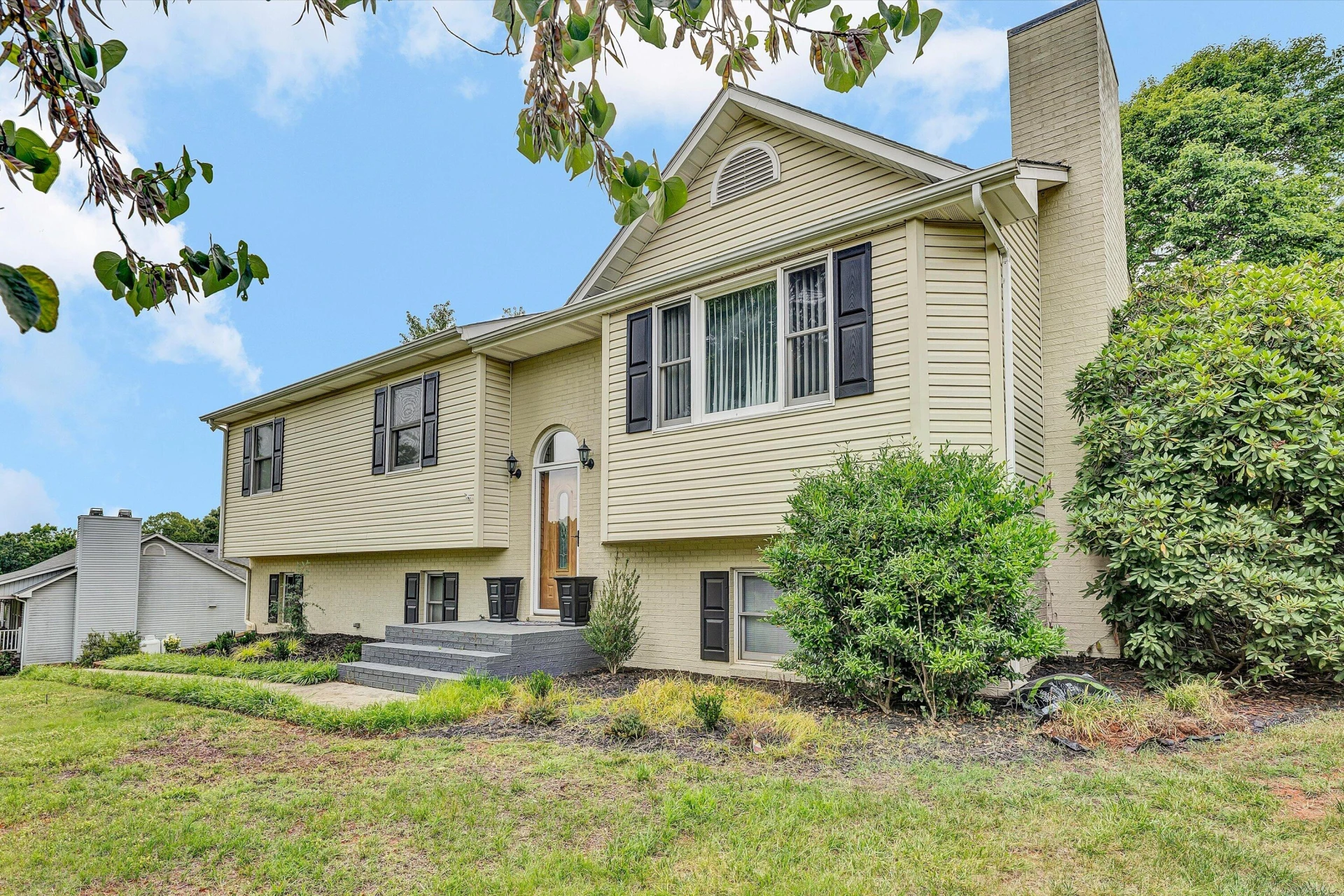 111 Barrington CT - Photo 2