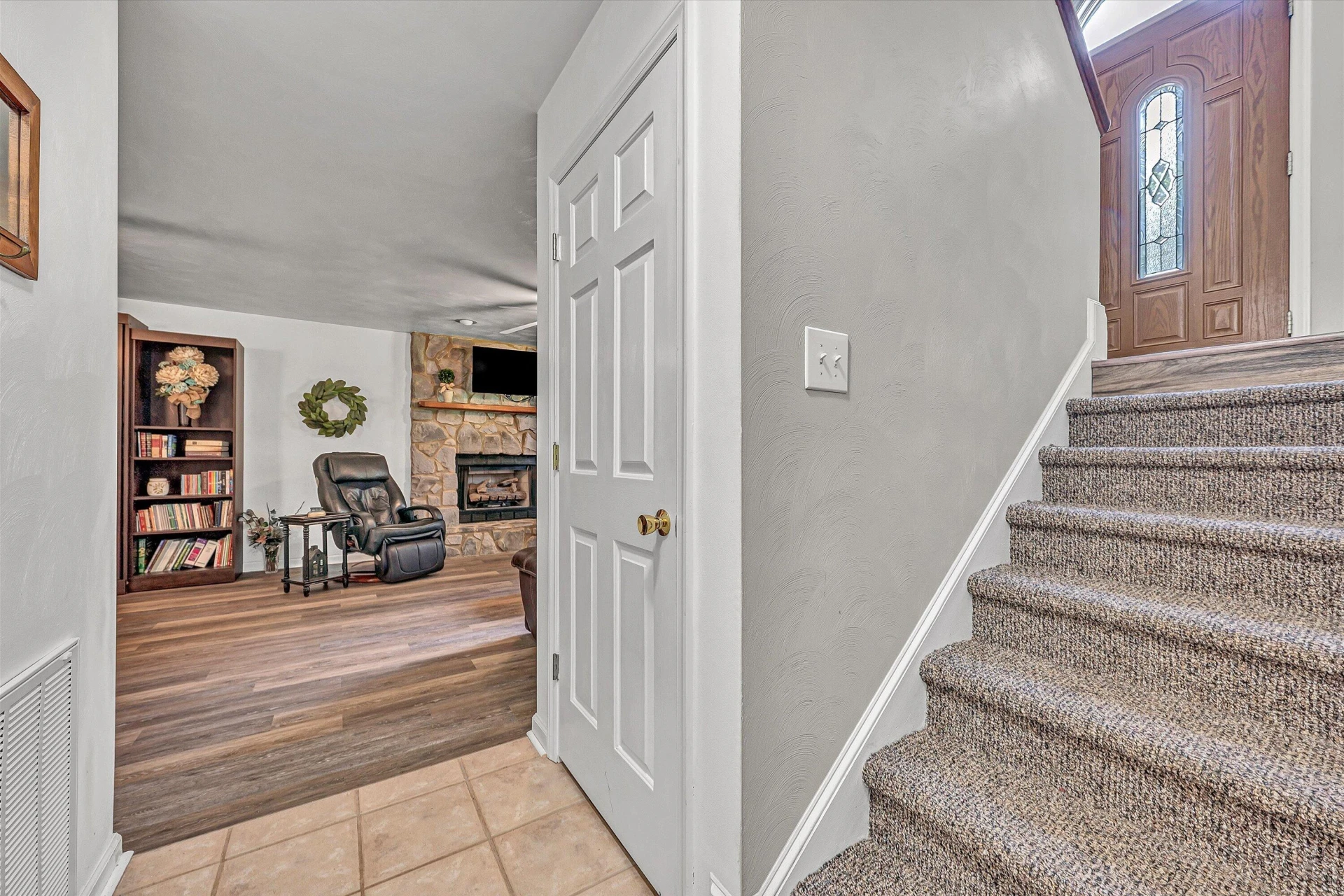 111 Barrington CT - Photo 32