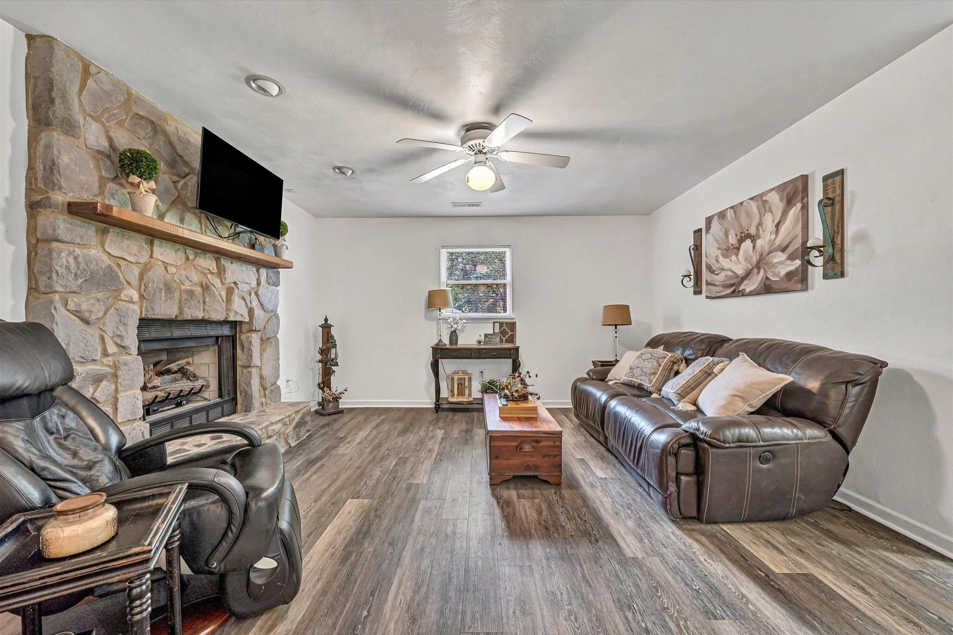 111 Barrington CT - Photo 33