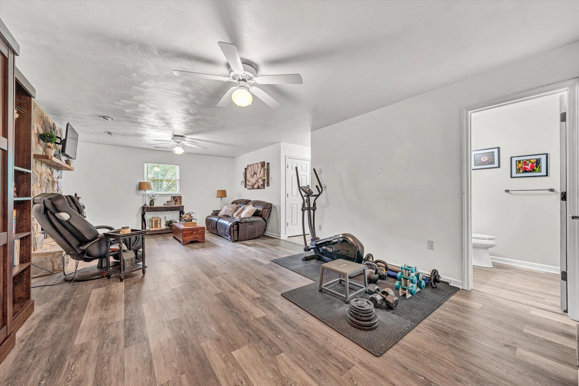 111 Barrington CT - Photo 35