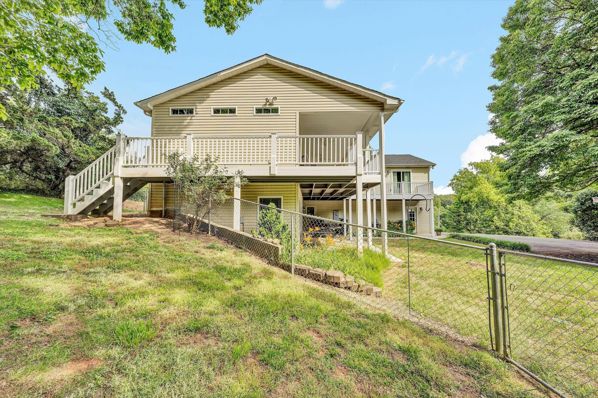 111 Barrington CT - Photo 44