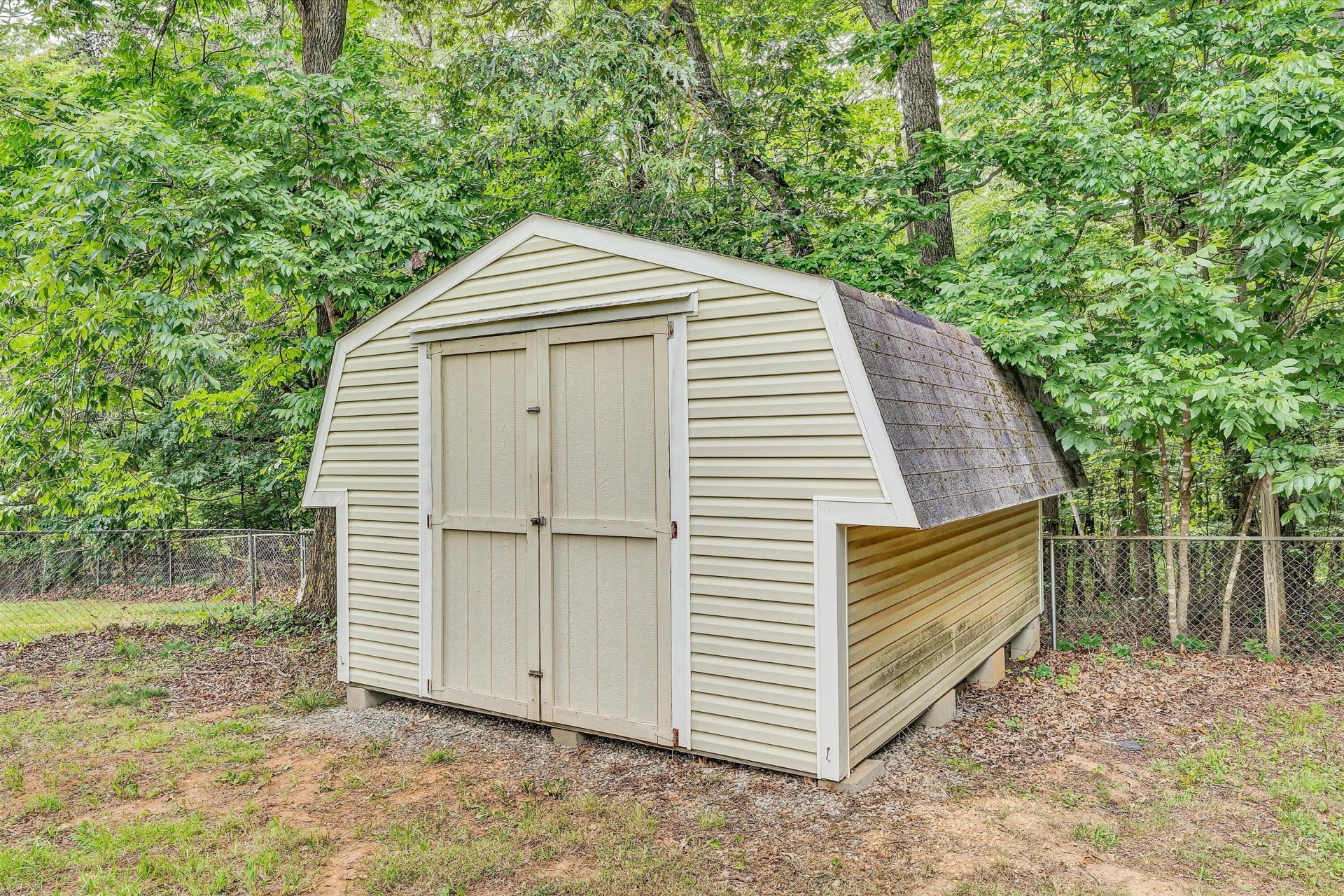 111 Barrington CT - Photo 47