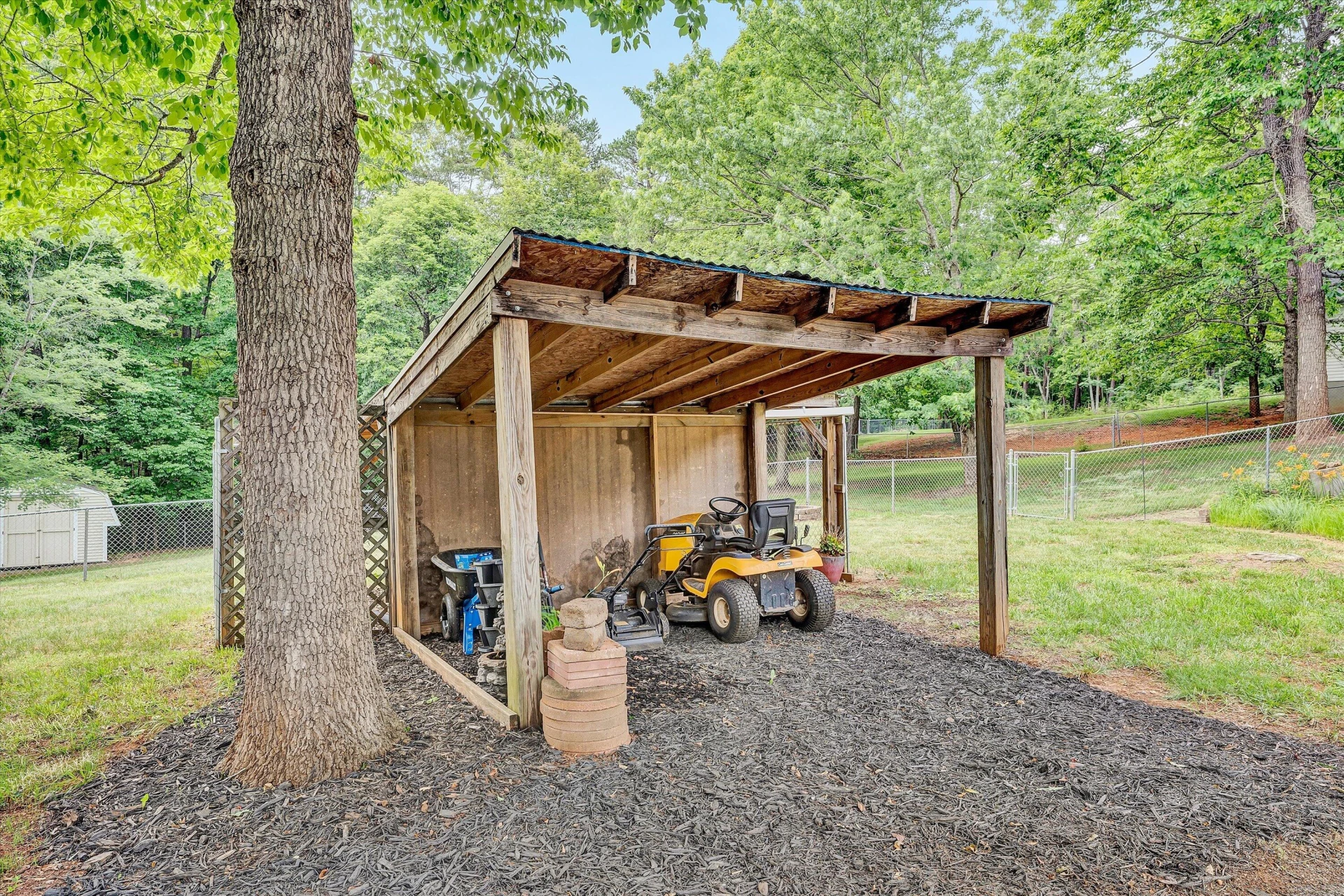 111 Barrington CT - Photo 52