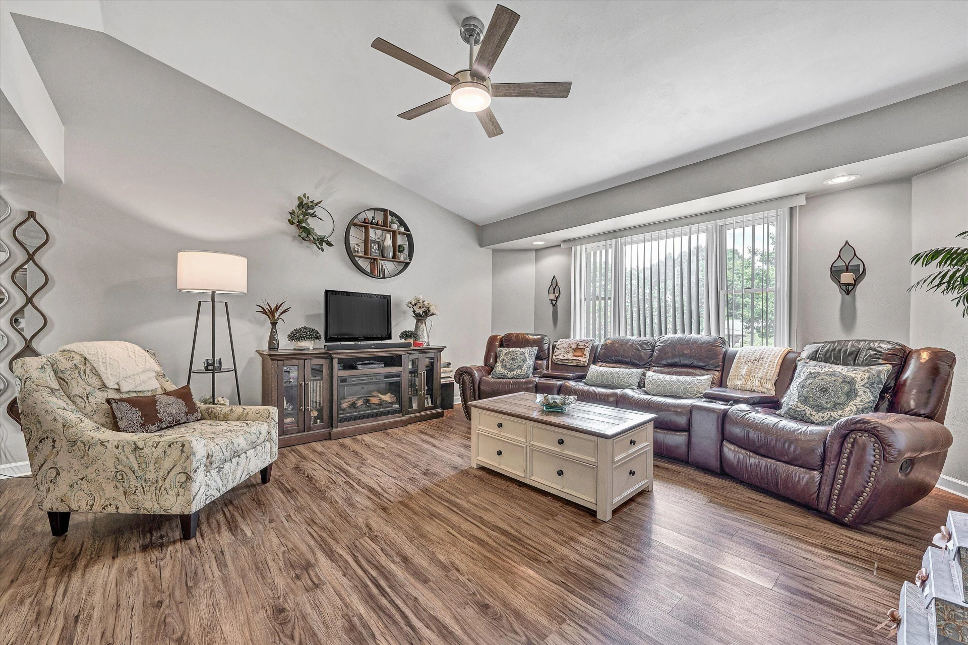 111 Barrington CT - Photo 7