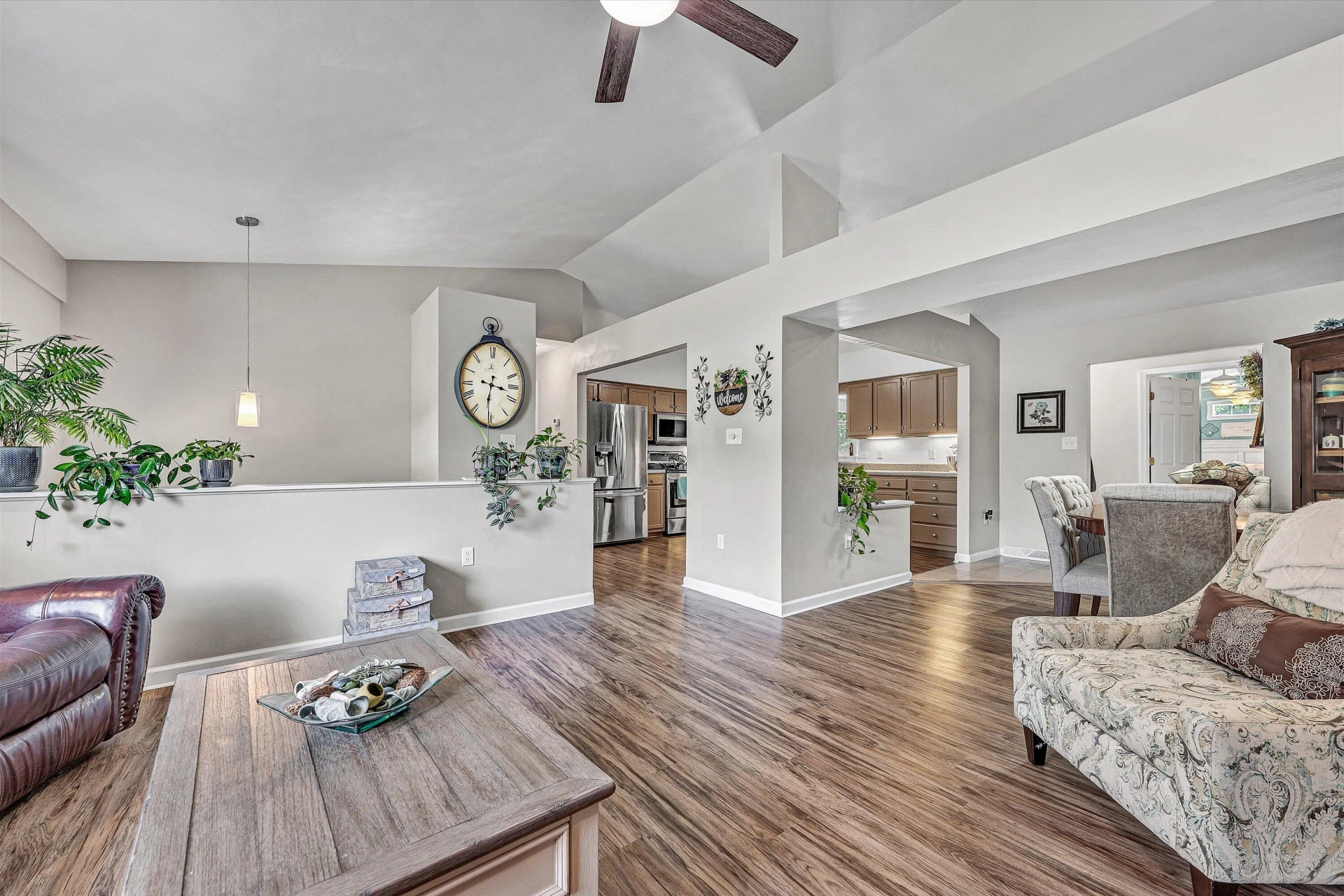 111 Barrington CT - Photo 8