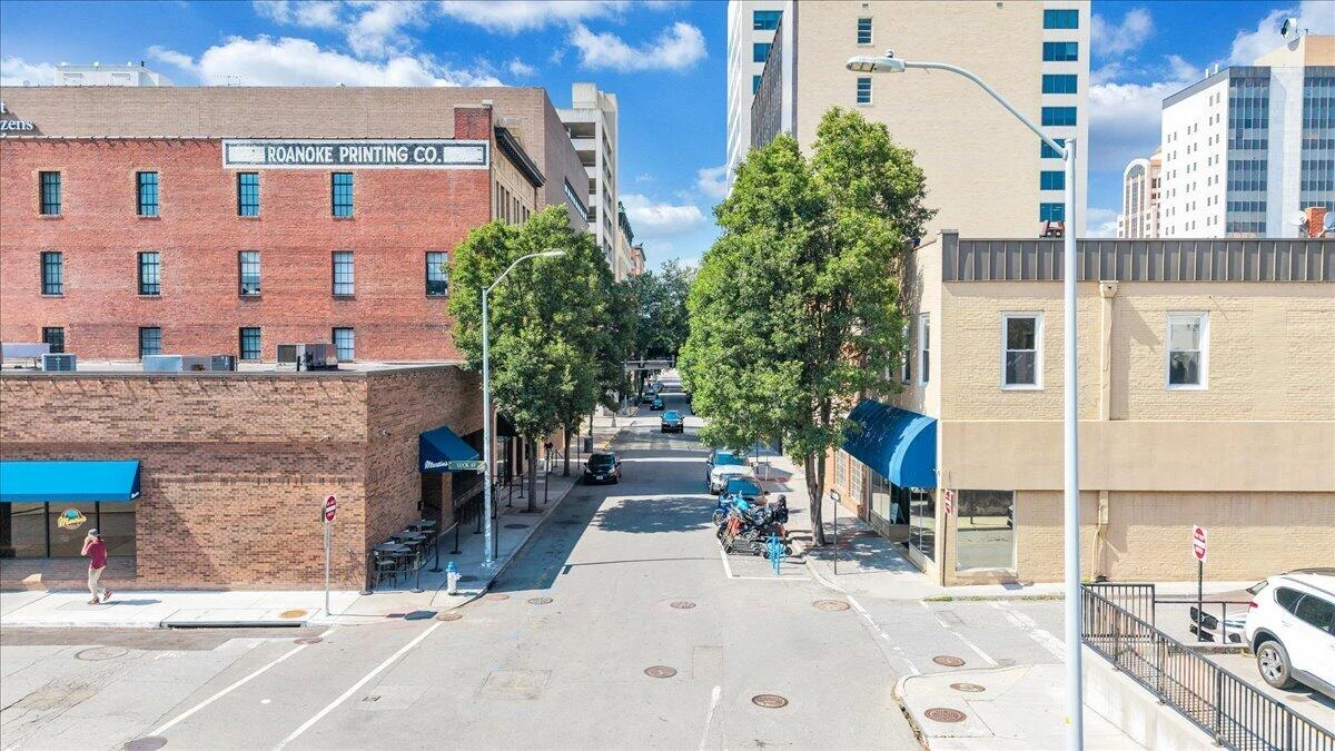 418 1st ST SW #4 - Photo 35