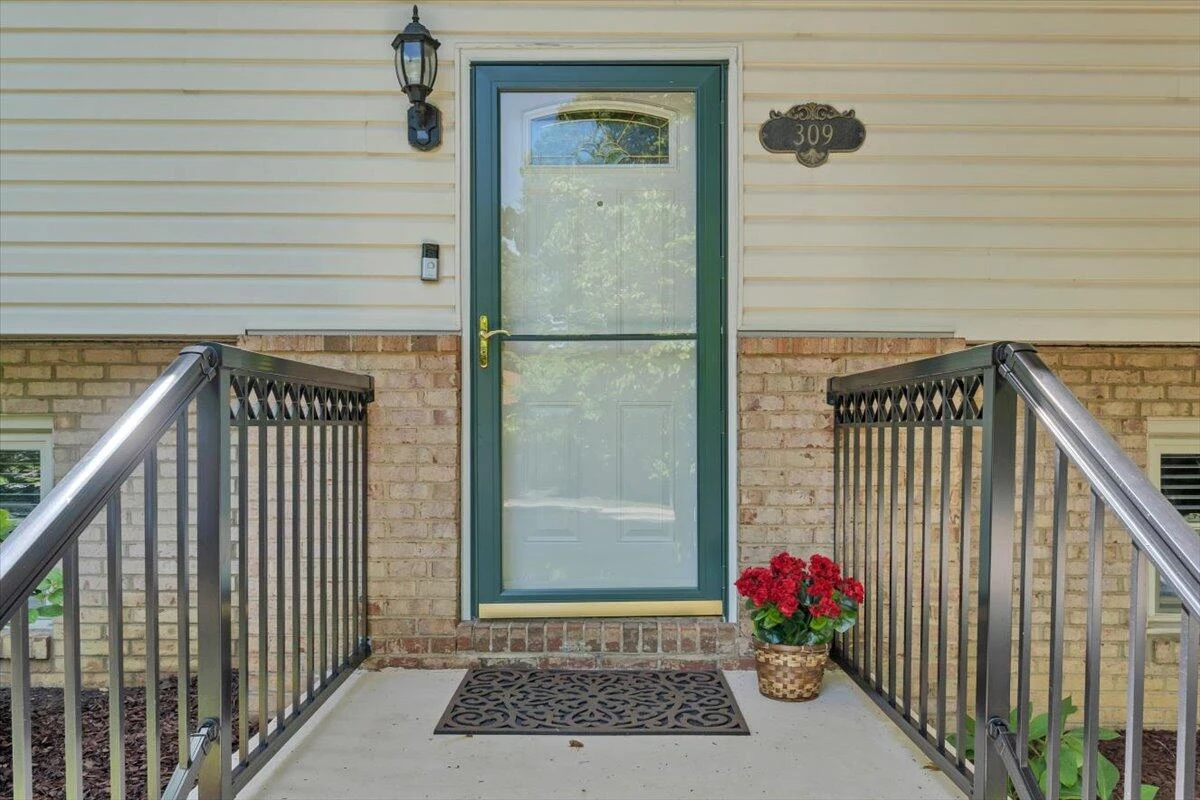309 Woodbine DR - Photo 4