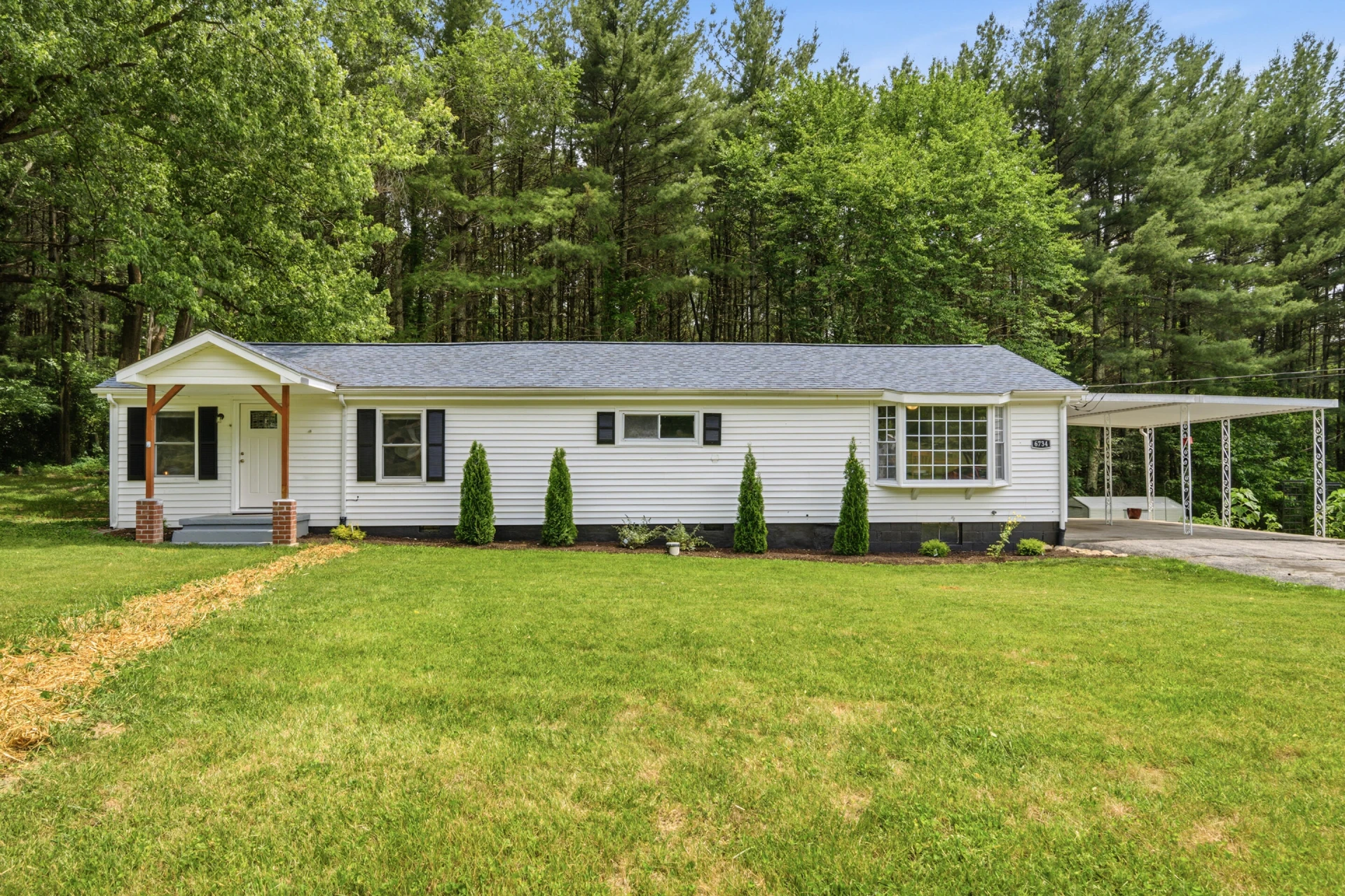 6734 Blacksburg RD