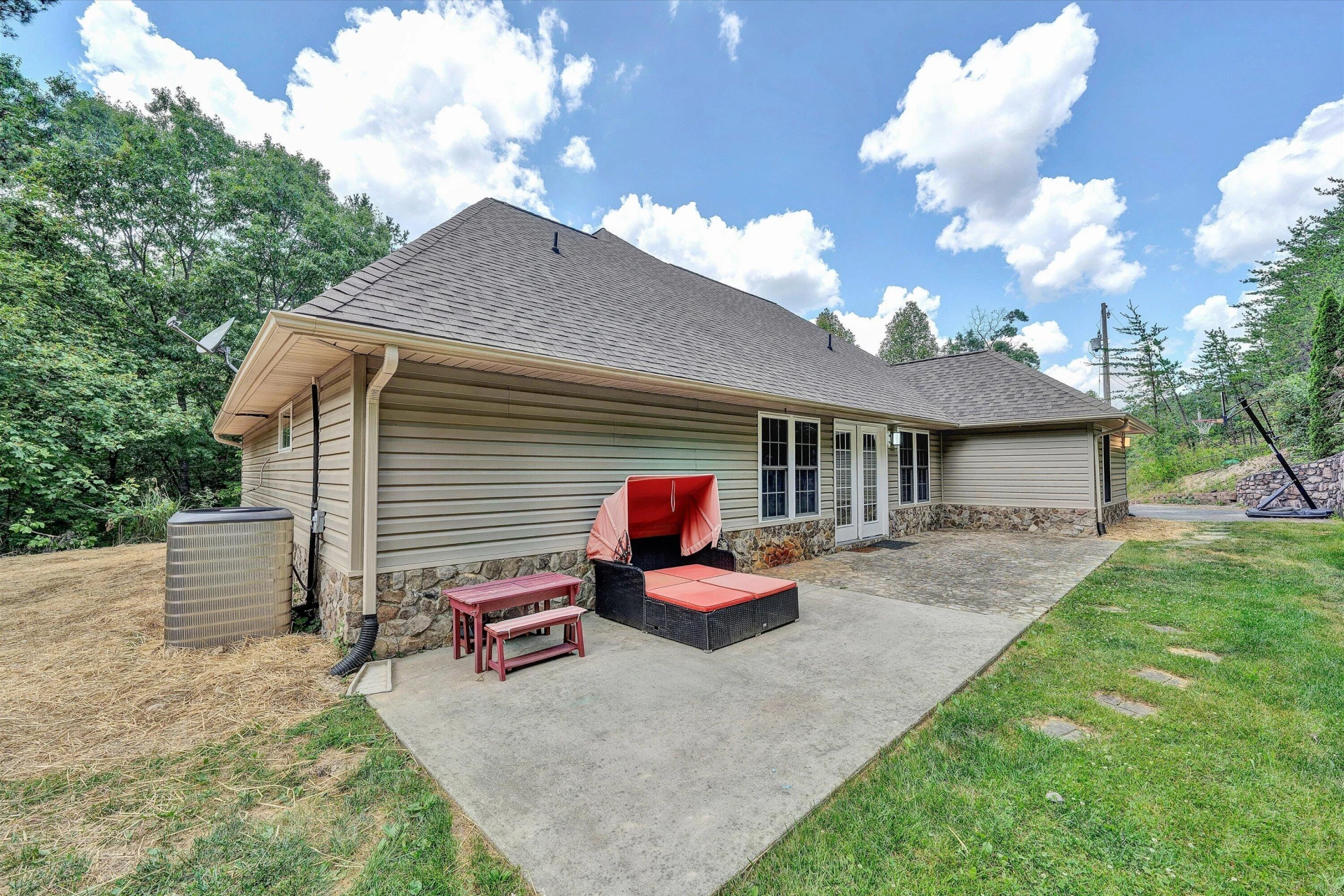 3075 Creekside DR - Photo 32