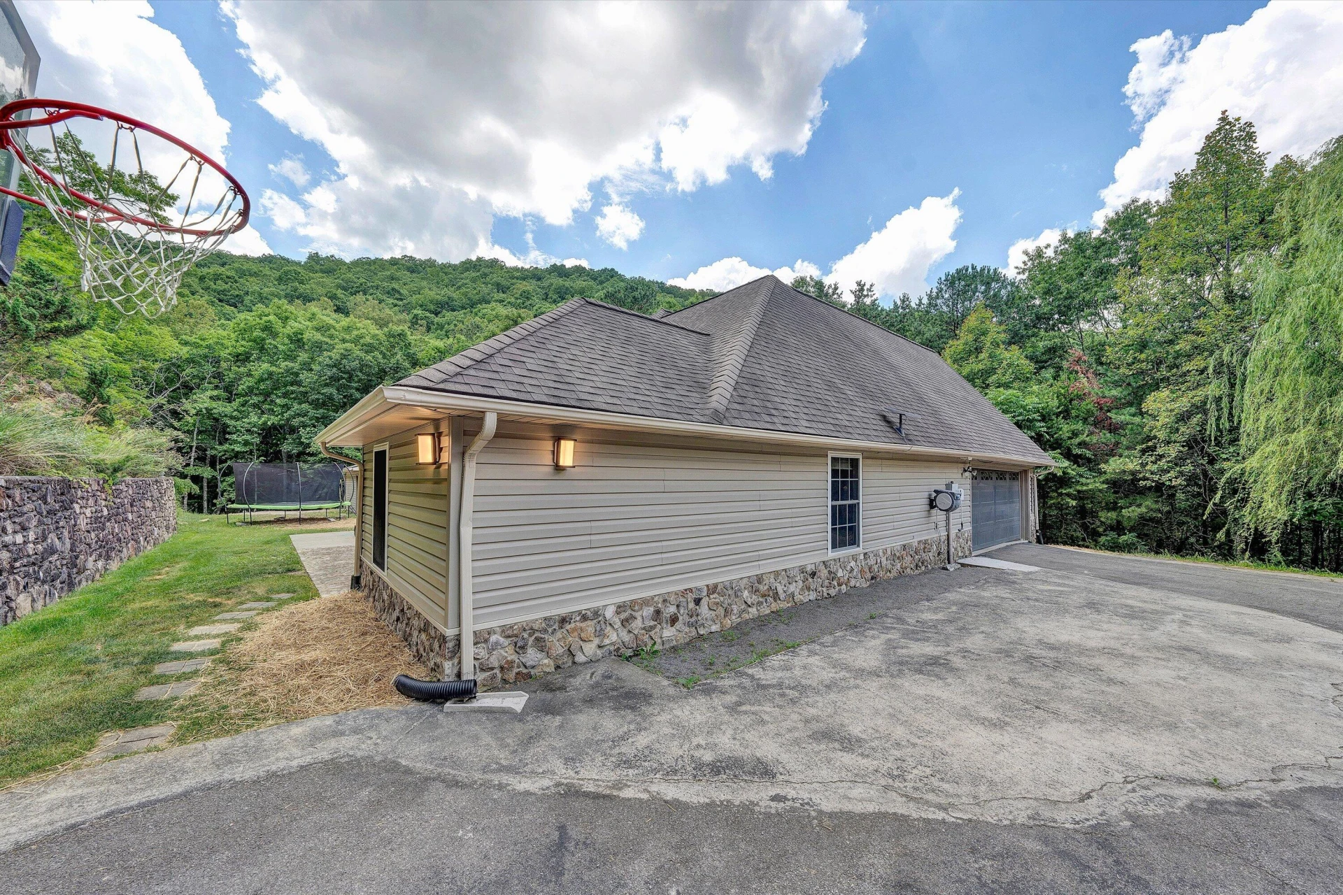 3075 Creekside DR - Photo 8