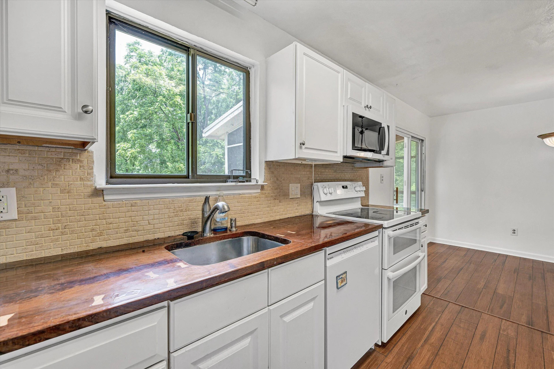 4064 Crawford RD - Photo 10