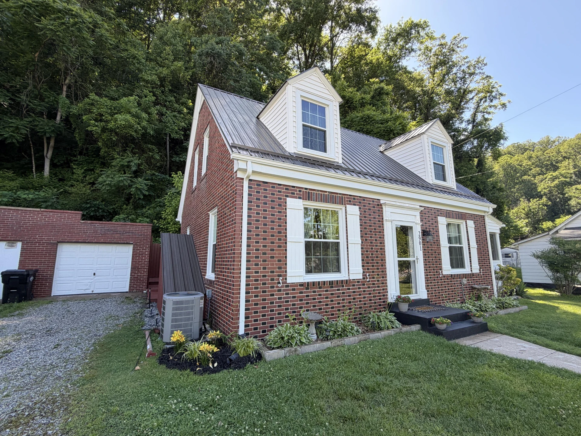 2901 Riverside DR - Photo 4