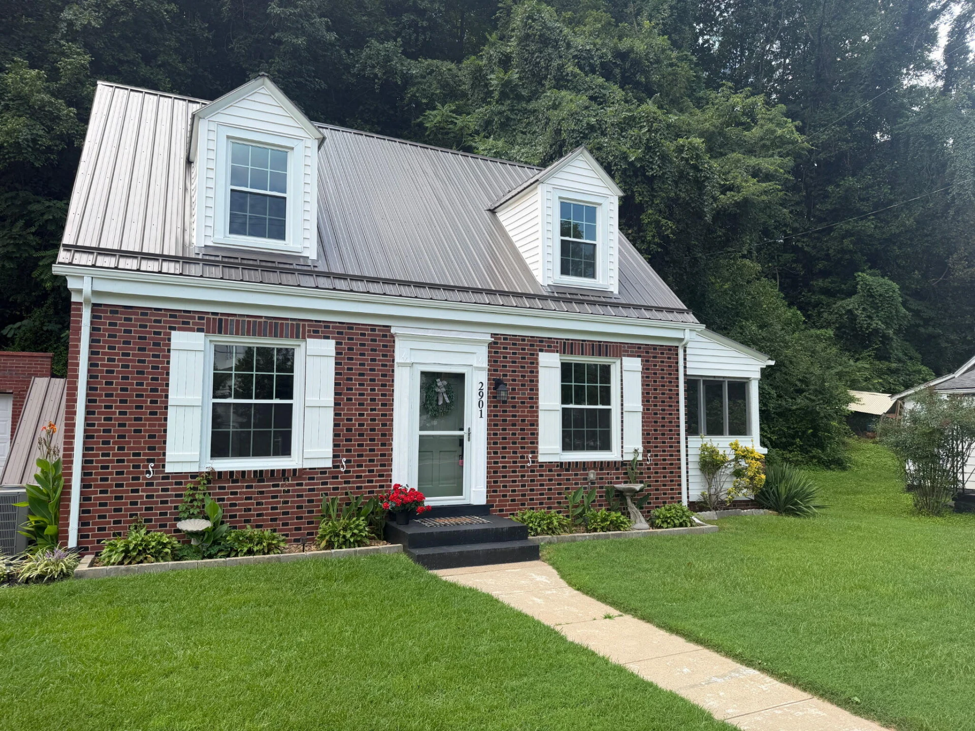 2901 Riverside DR - Photo 3