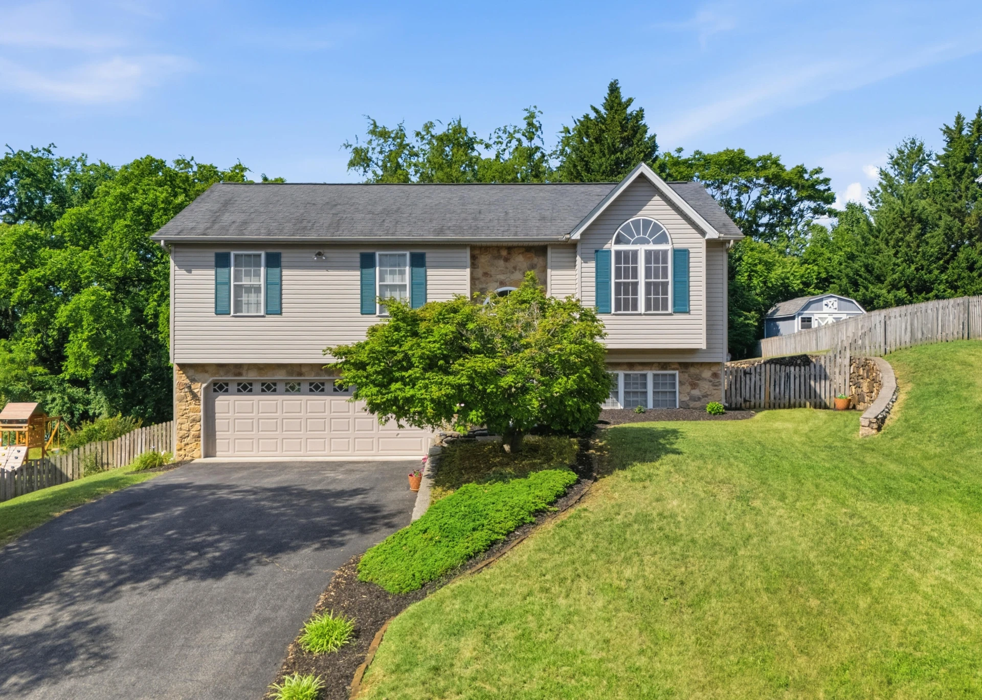 1611 Bush Farm DR