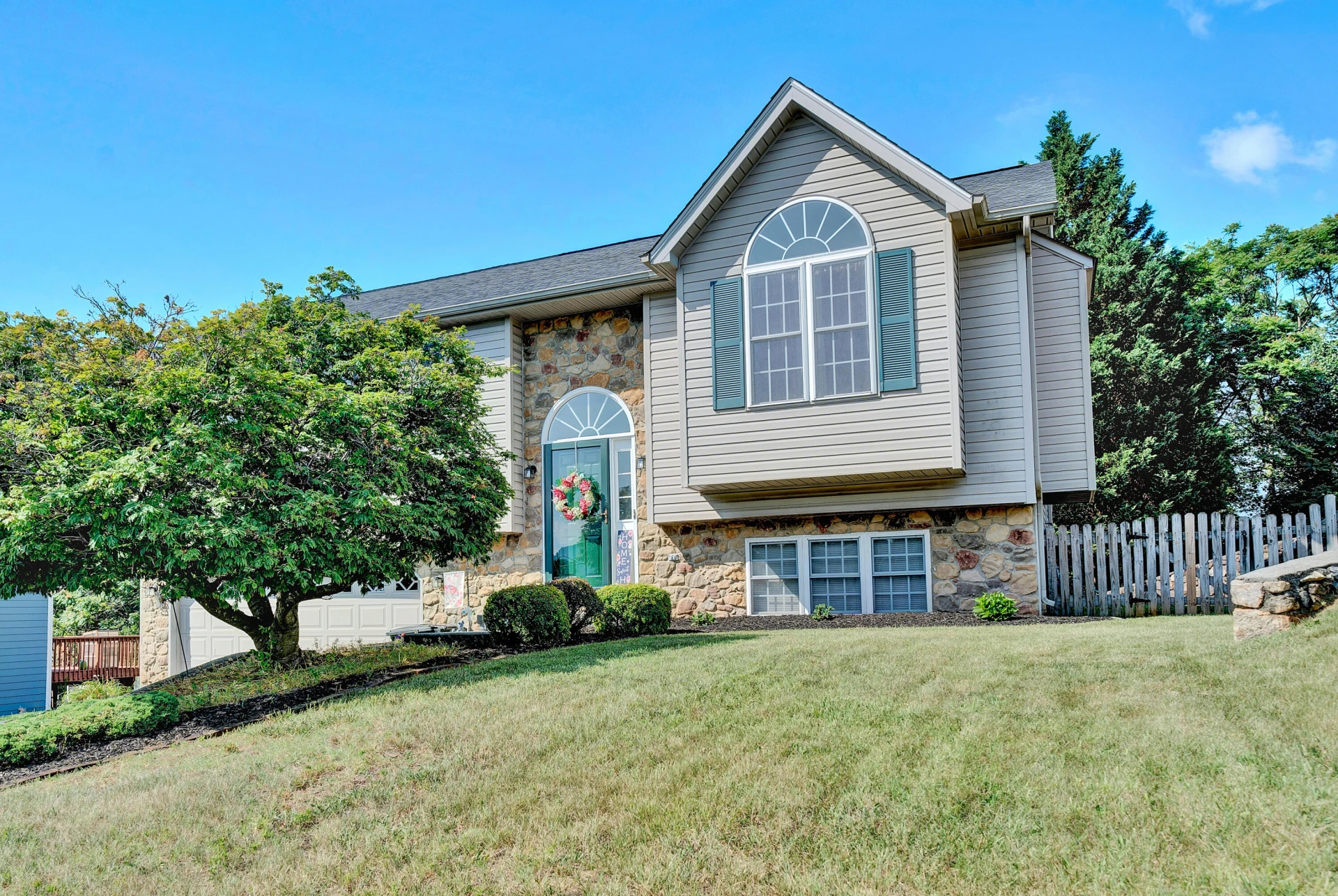 1611 Bush Farm DR - Photo 2