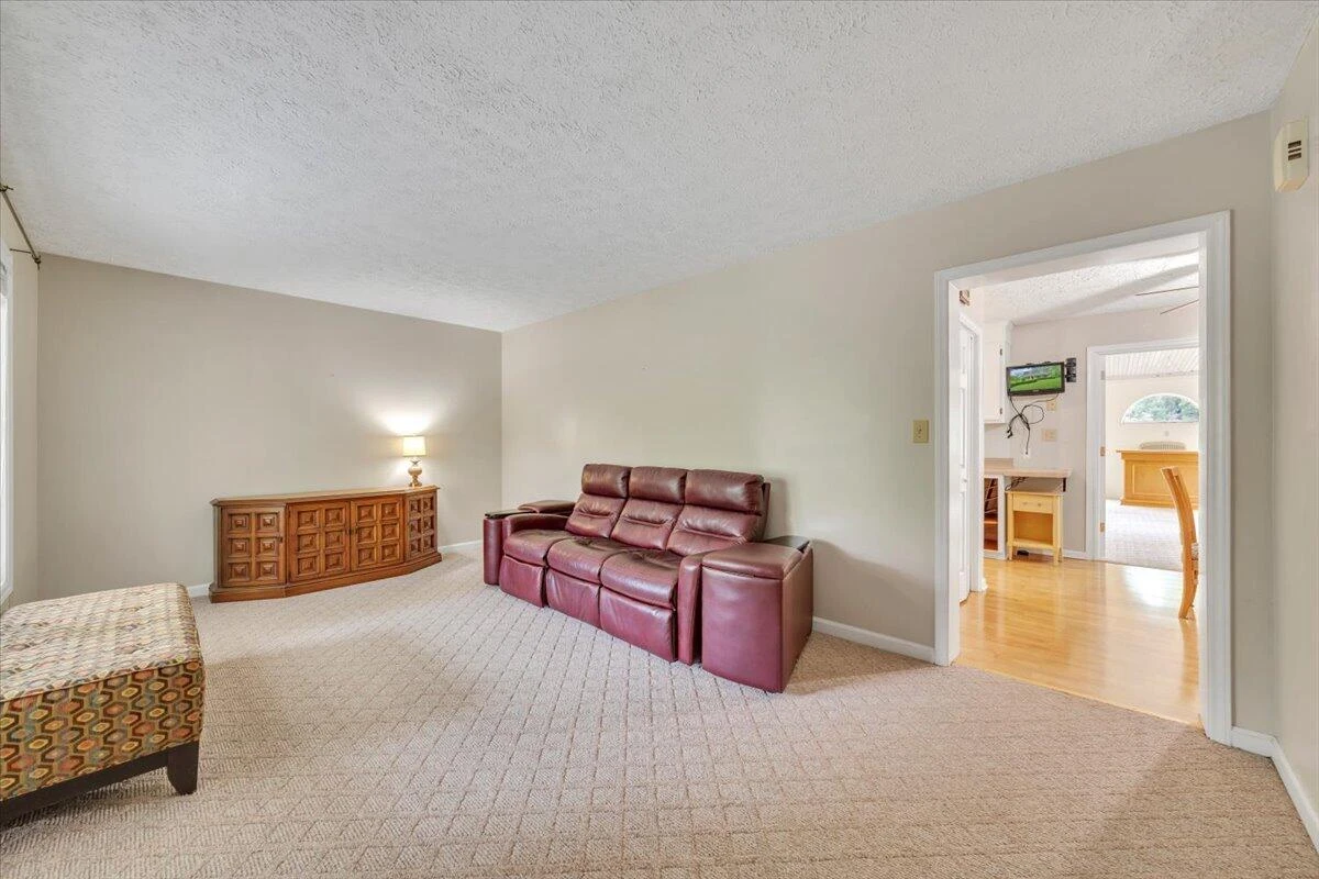 420 Juniper RD - Photo 3