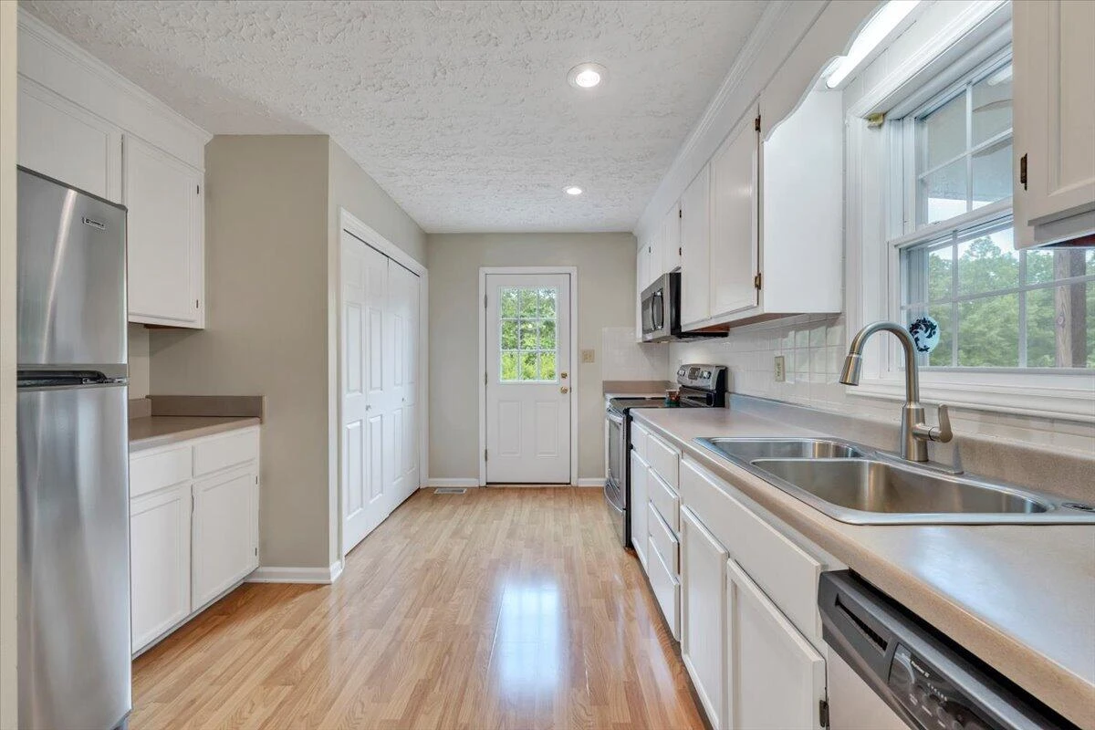 420 Juniper RD - Photo 6
