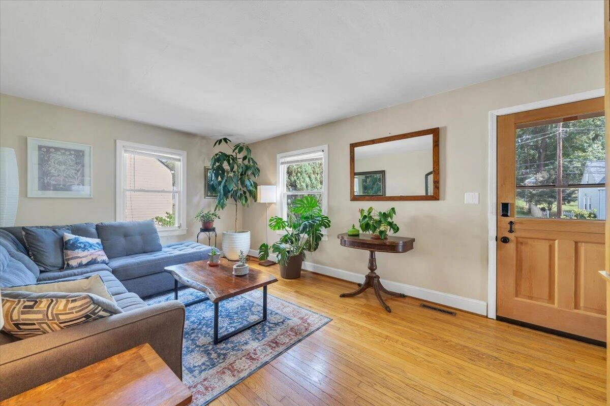2713 Lansing DR SW - Photo 11