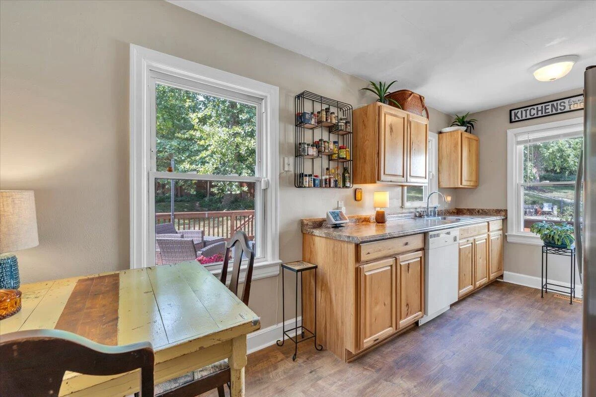 2713 Lansing DR SW - Photo 13