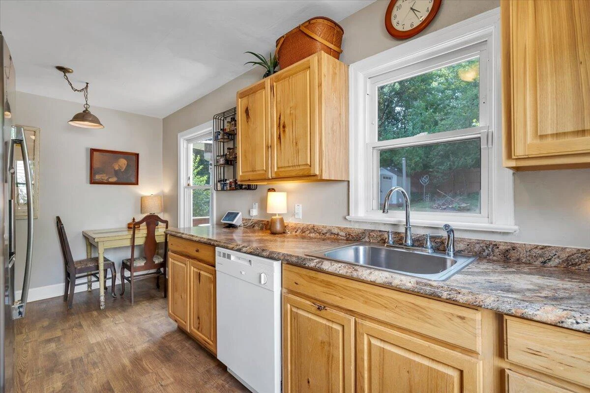 2713 Lansing DR SW - Photo 16