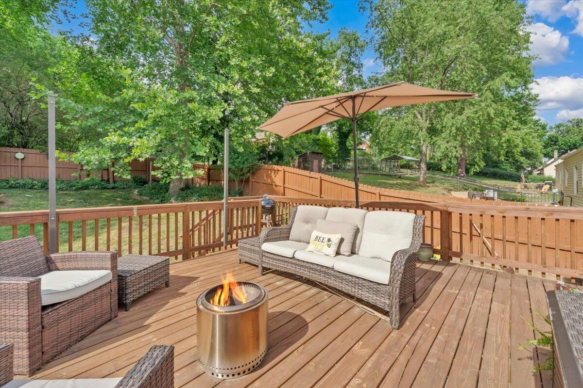 2713 Lansing DR SW - Photo 32