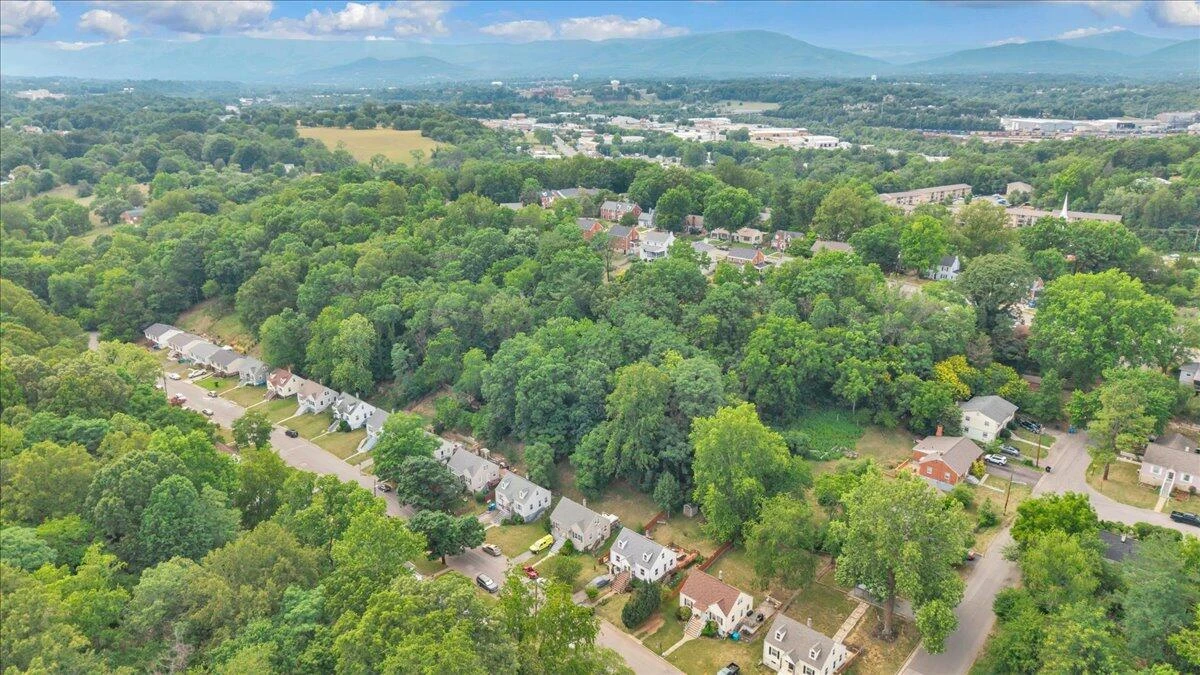2713 Lansing DR SW - Photo 38
