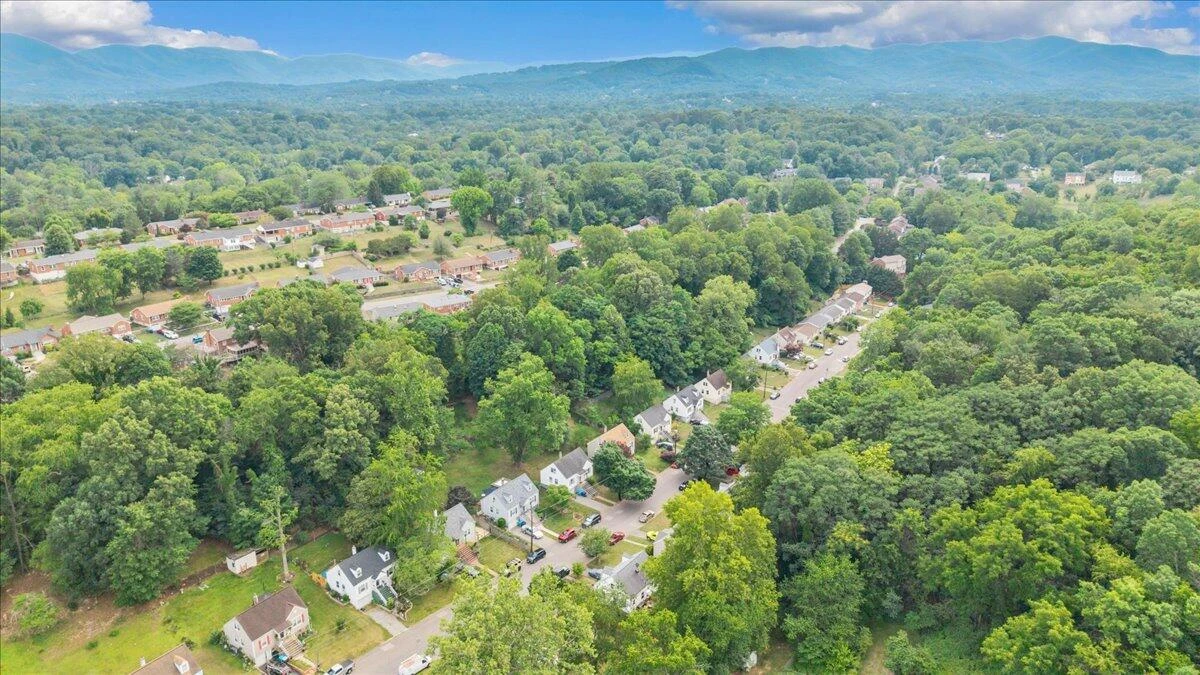 2713 Lansing DR SW - Photo 40