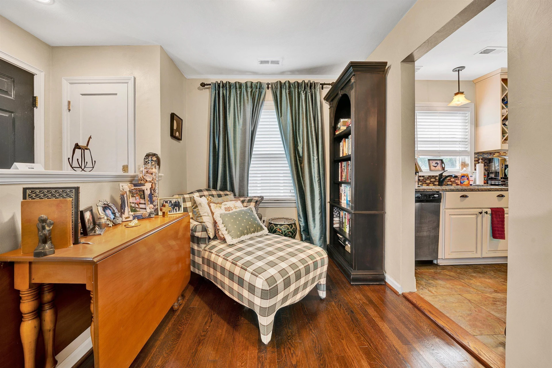 1830 Oxford AVE SW - Photo 9