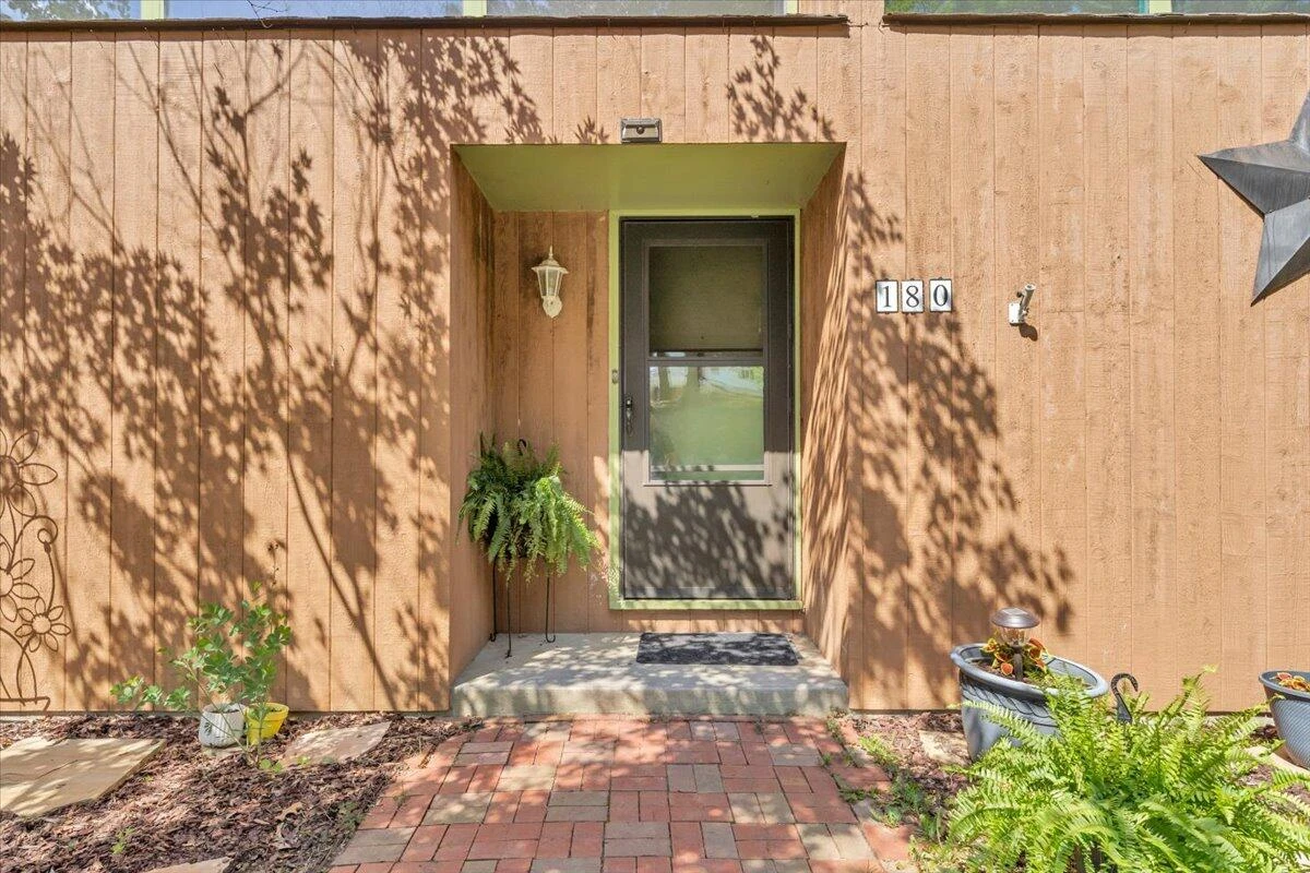 180 Daleview DR - Photo 2