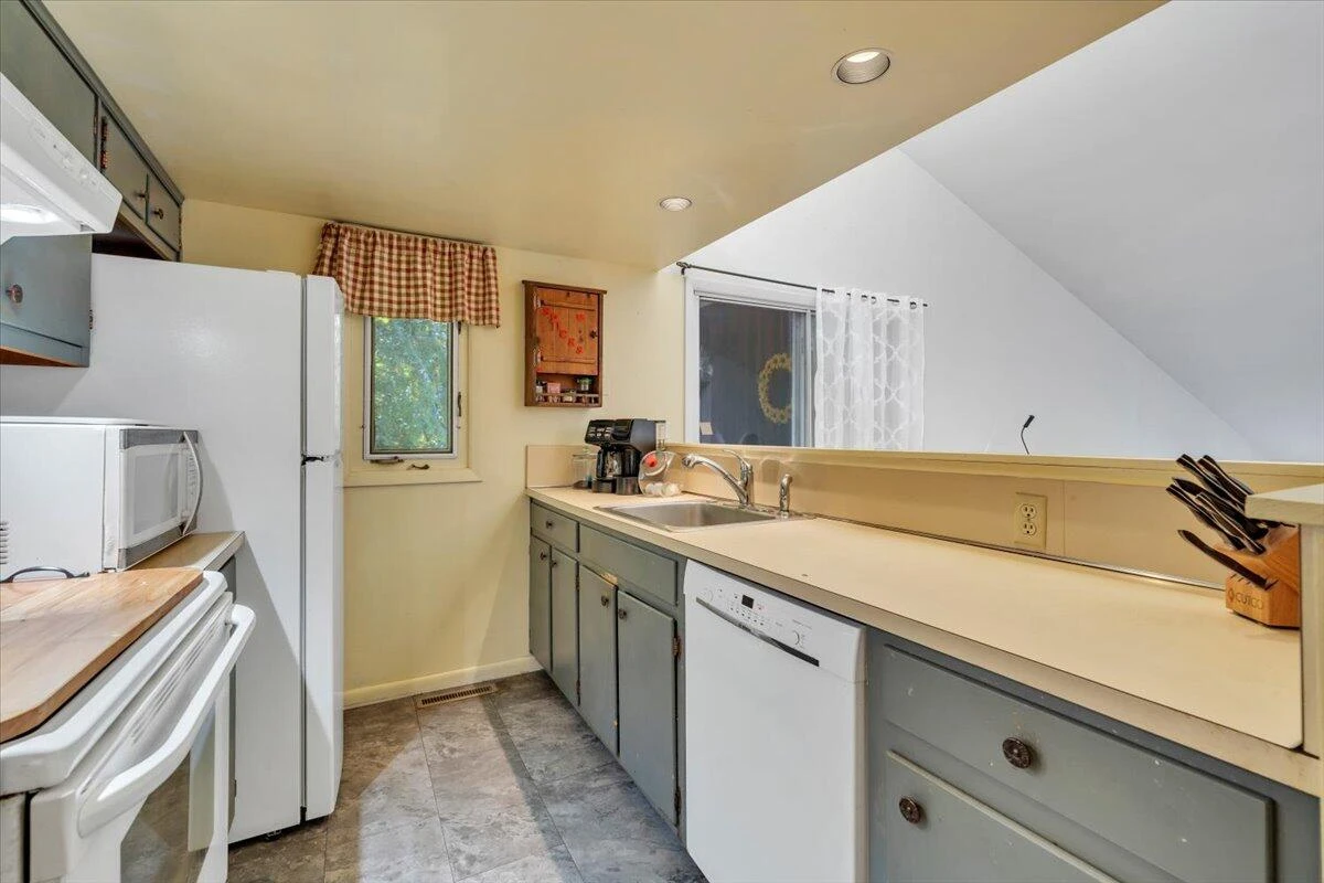 180 Daleview DR - Photo 9