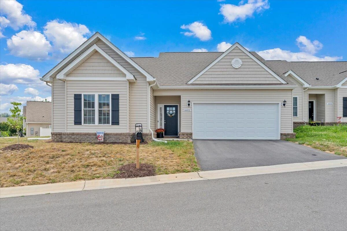 6602 Jojo LN