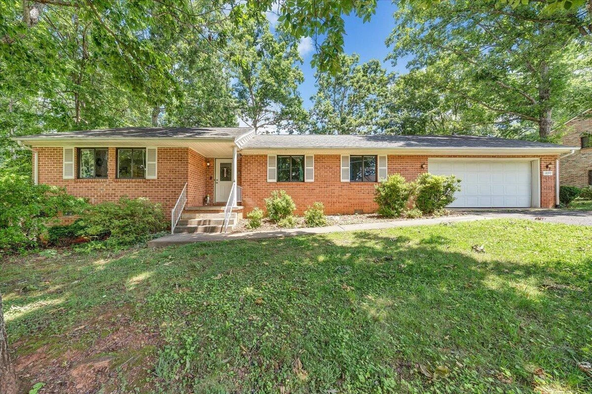 1097 Meadowbrook DR