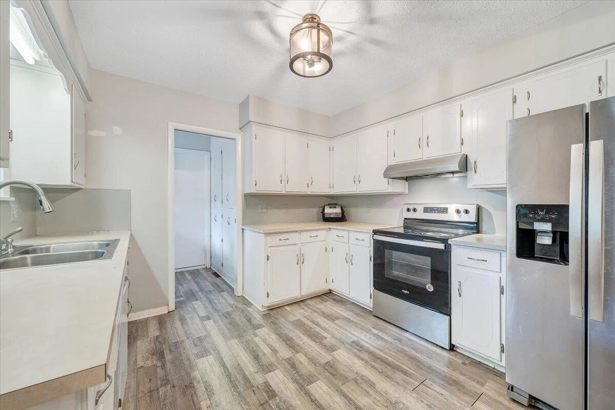 1097 Meadowbrook DR - Photo 10