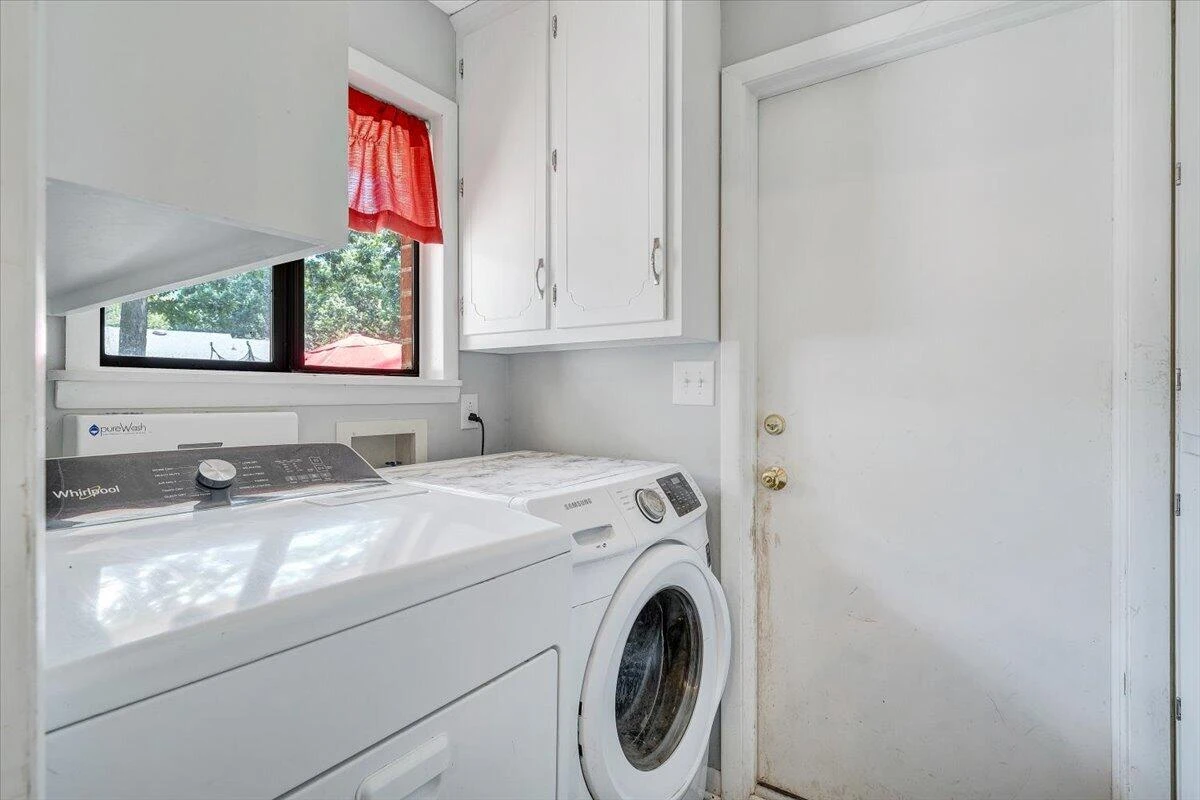 1097 Meadowbrook DR - Photo 12