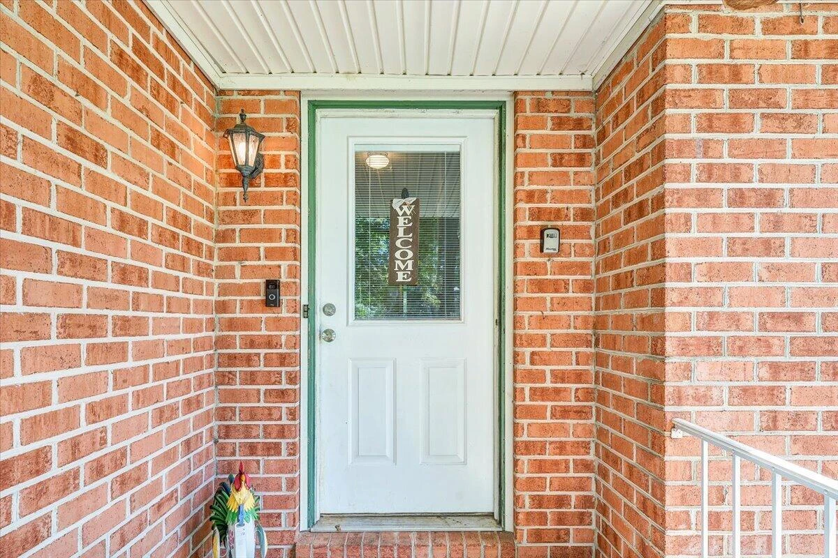 1097 Meadowbrook DR - Photo 2