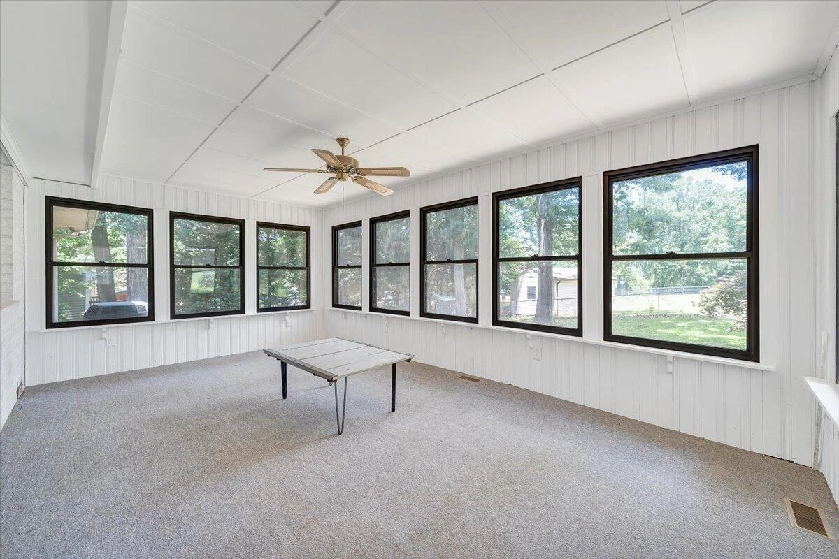 1097 Meadowbrook DR - Photo 22