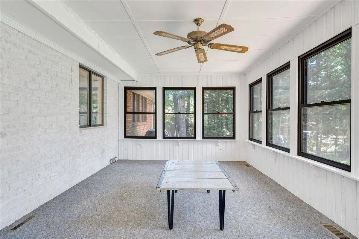 1097 Meadowbrook DR - Photo 23
