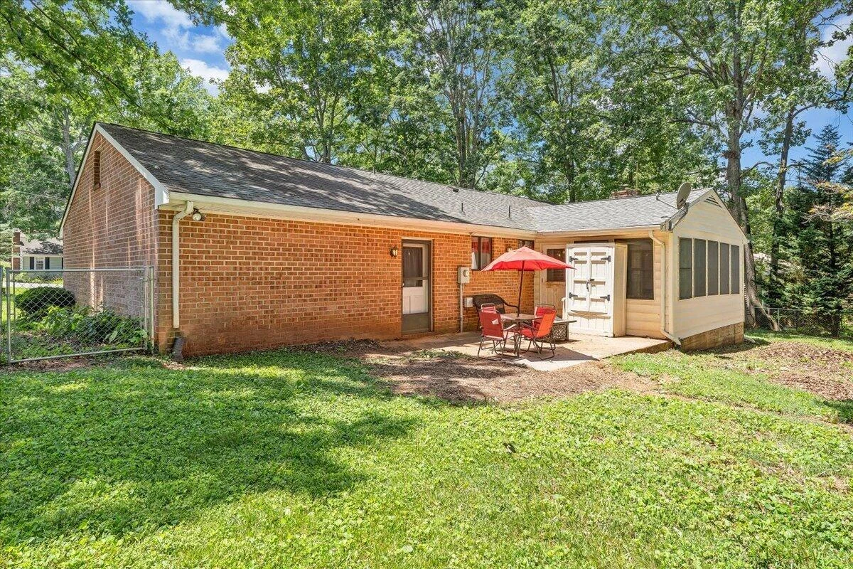 1097 Meadowbrook DR - Photo 24
