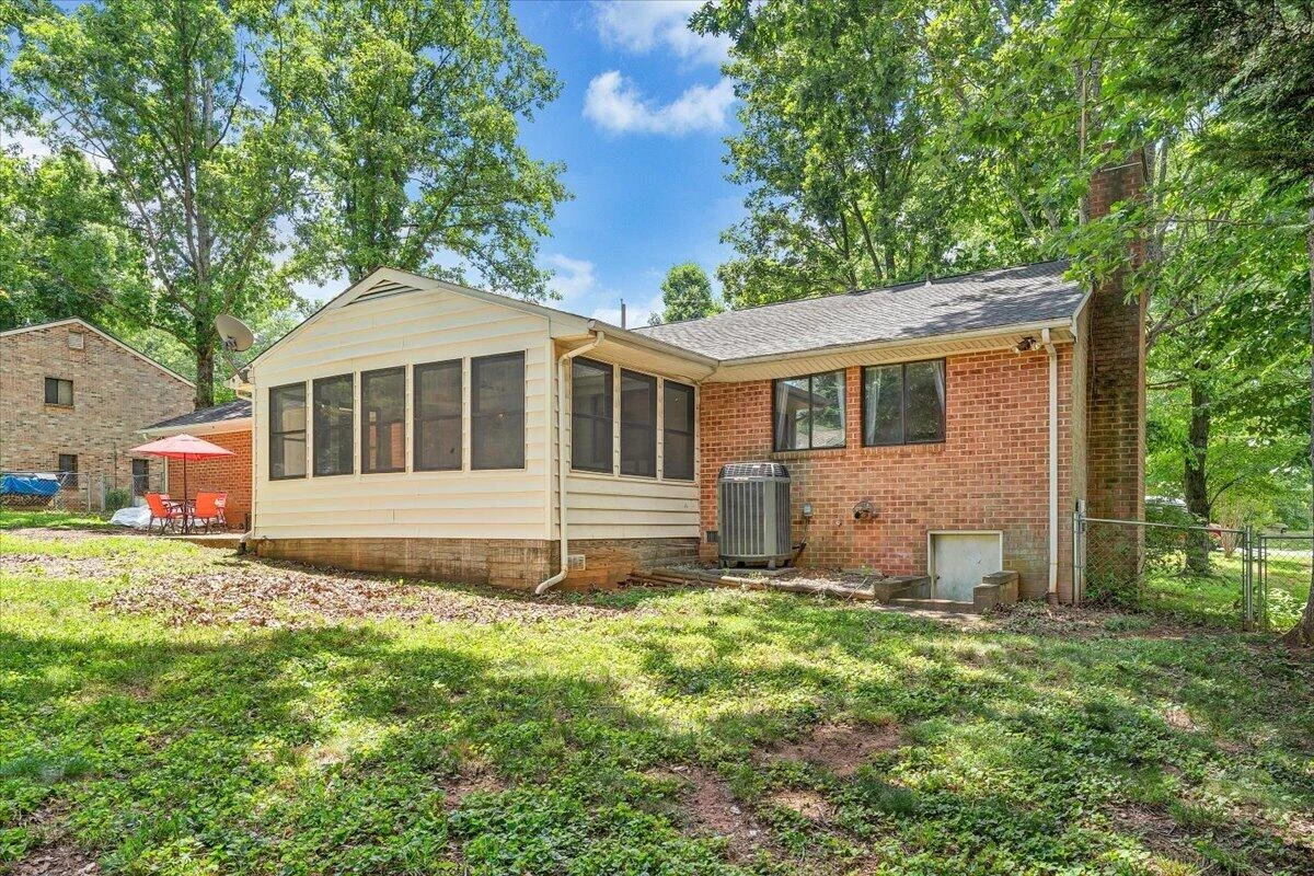 1097 Meadowbrook DR - Photo 26