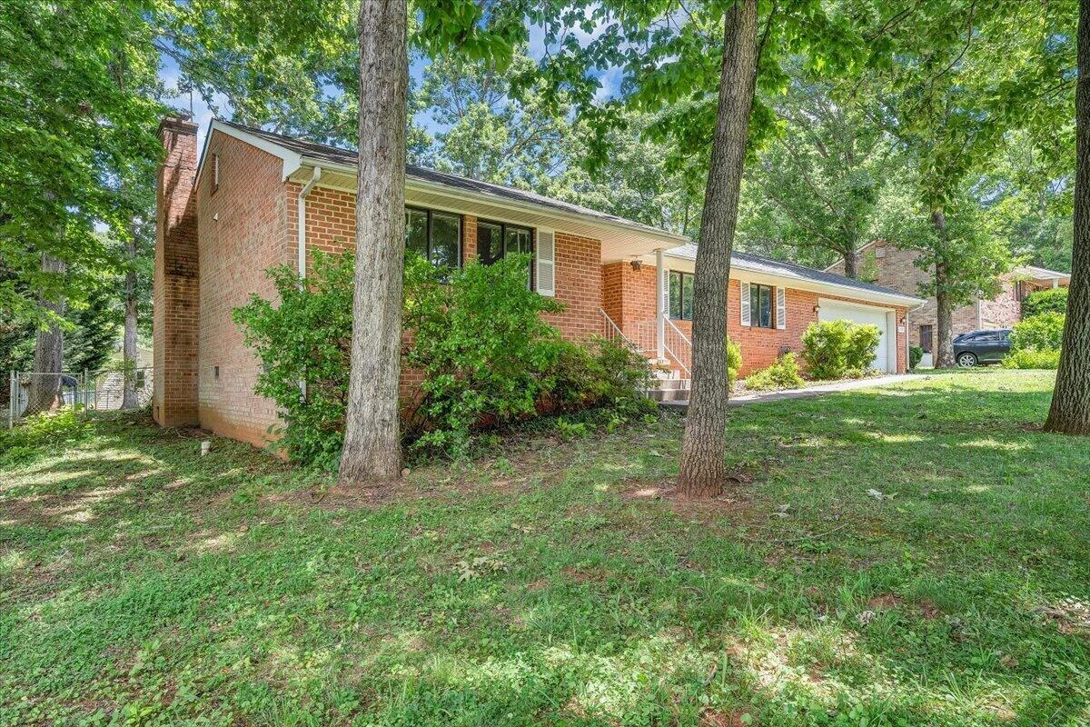 1097 Meadowbrook DR - Photo 28