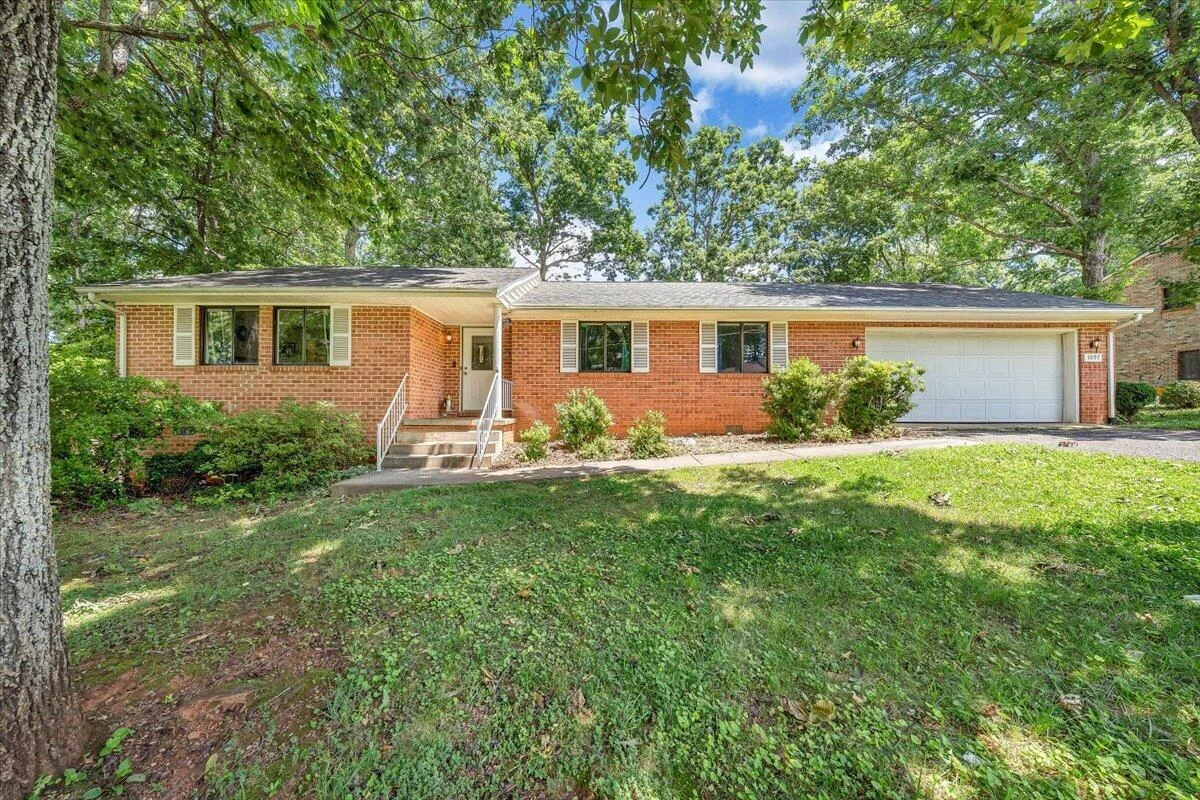 1097 Meadowbrook DR - Photo 29