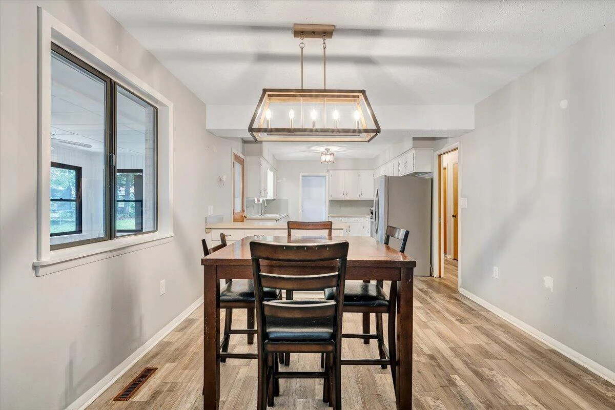1097 Meadowbrook DR - Photo 5