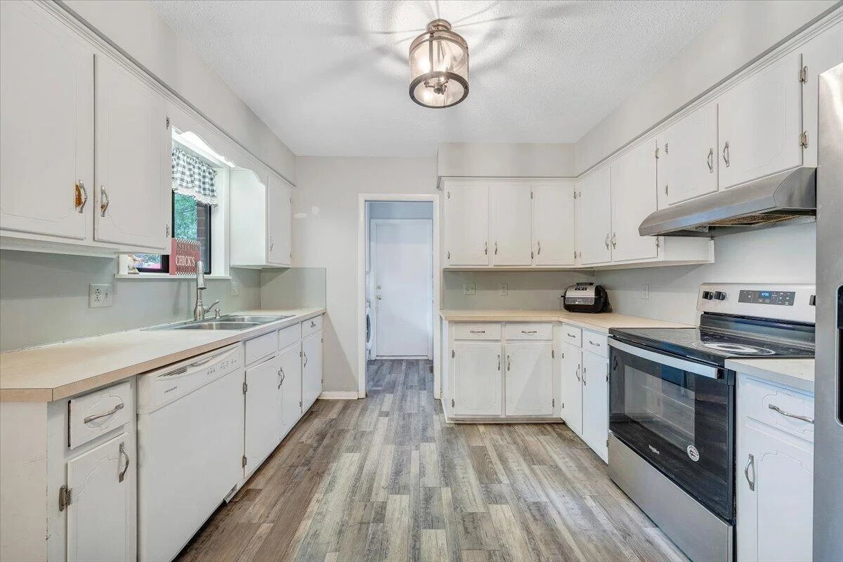 1097 Meadowbrook DR - Photo 9