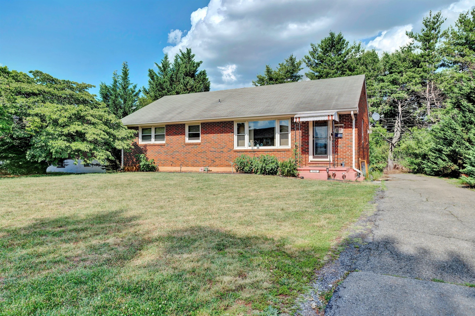 5539 Darby RD - Photo 2