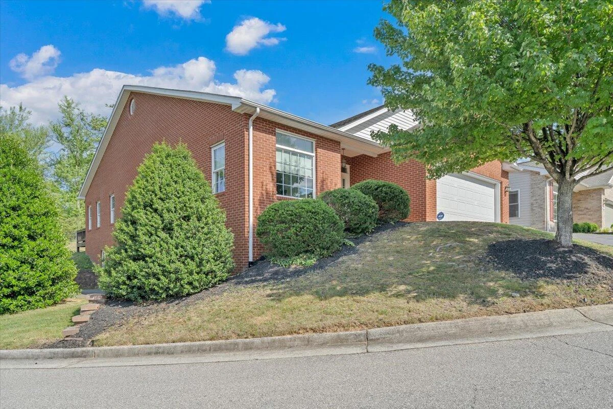 1302 KEAGY LN SW - Photo 2
