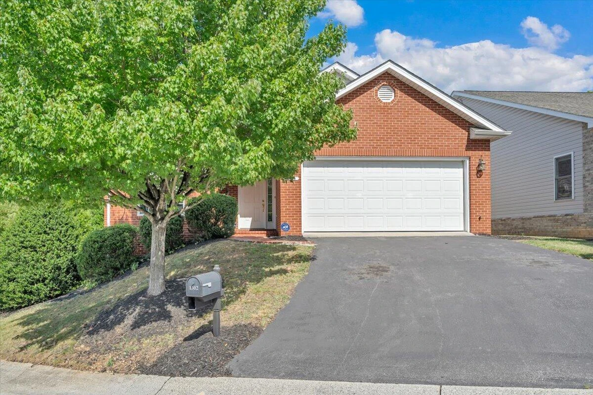 1302 KEAGY LN SW - Photo 3