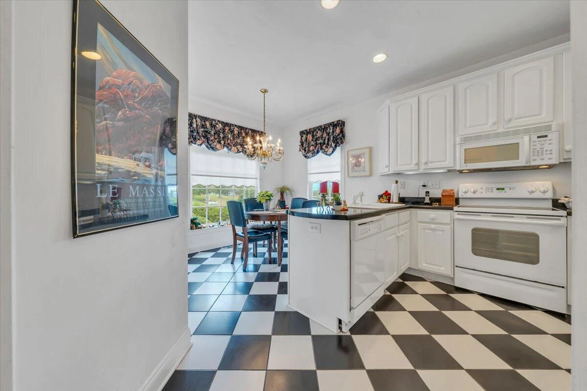 1302 KEAGY LN SW - Photo 7