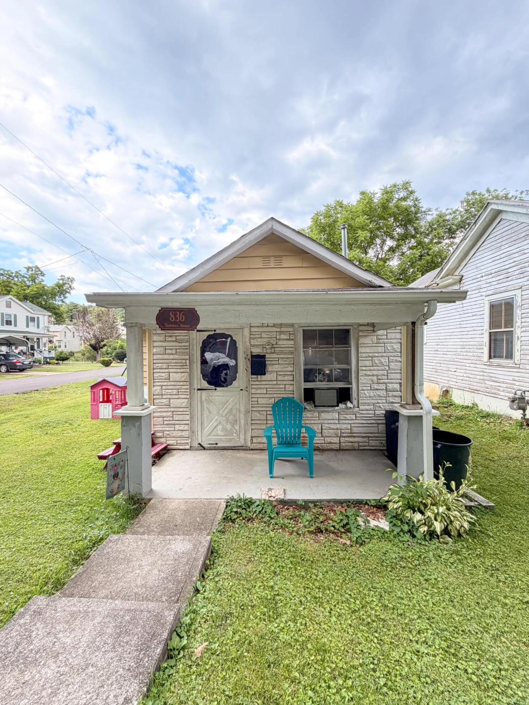 836 Brussels AVE